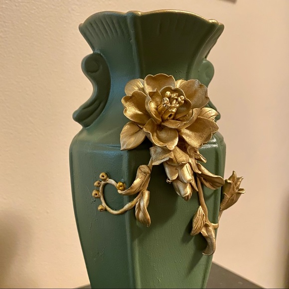 Small Vintage Decor Vase - Picture 2 of 5